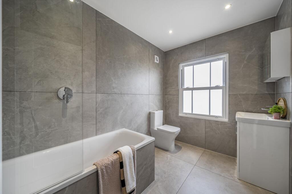 Flat 10 Ignatious House 17-19 Northbrook Road, Lewisham, London SE13 5QT