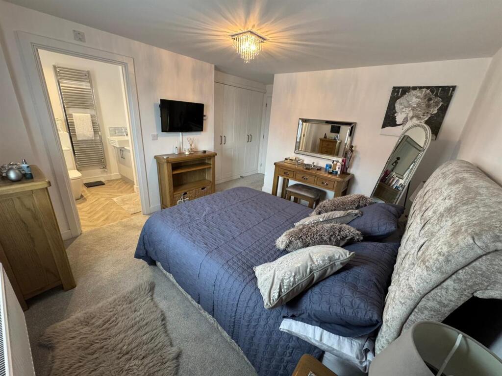 WhatsApp Image 2025-08-20 at 15.17.58 (1).jpeg