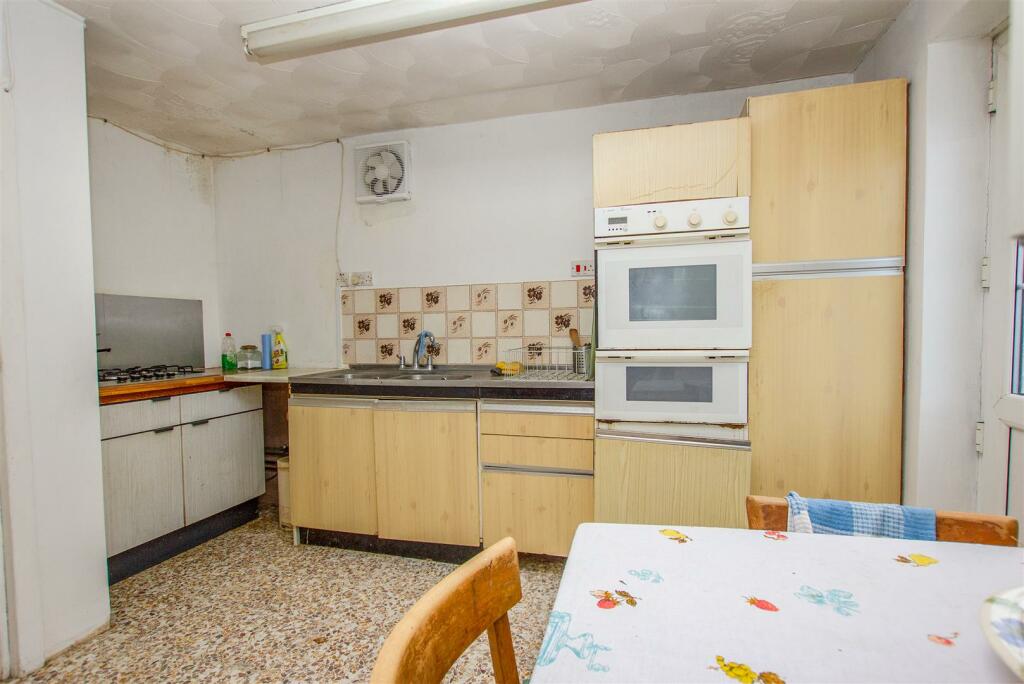 kitchen_1.jpg