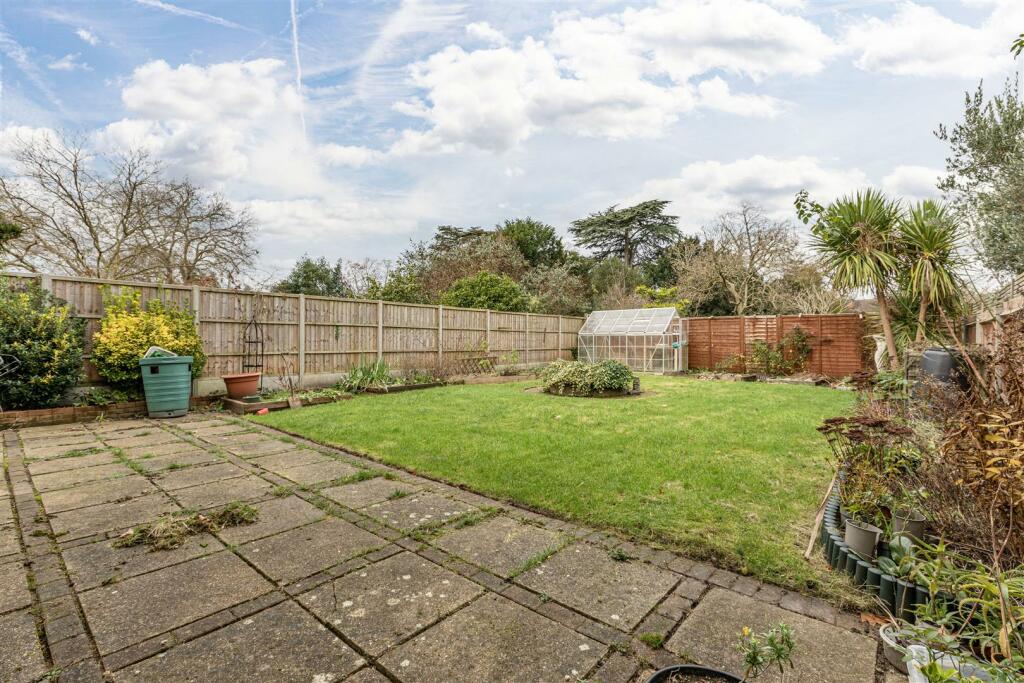 2a Burleigh Road, Addlestone, KT151pl - 20.jpg