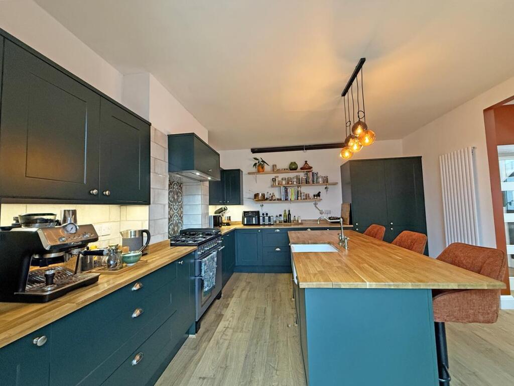 Cresthill Road 6 - Kitchen 1.jpg