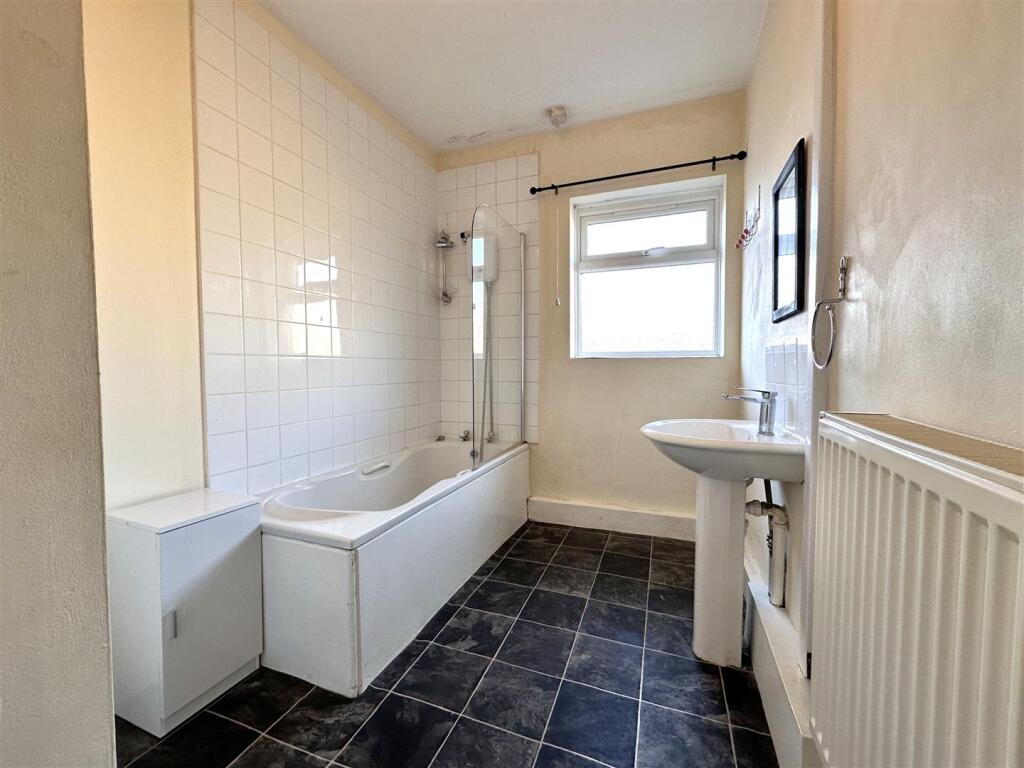 First Floor Bathroom 106