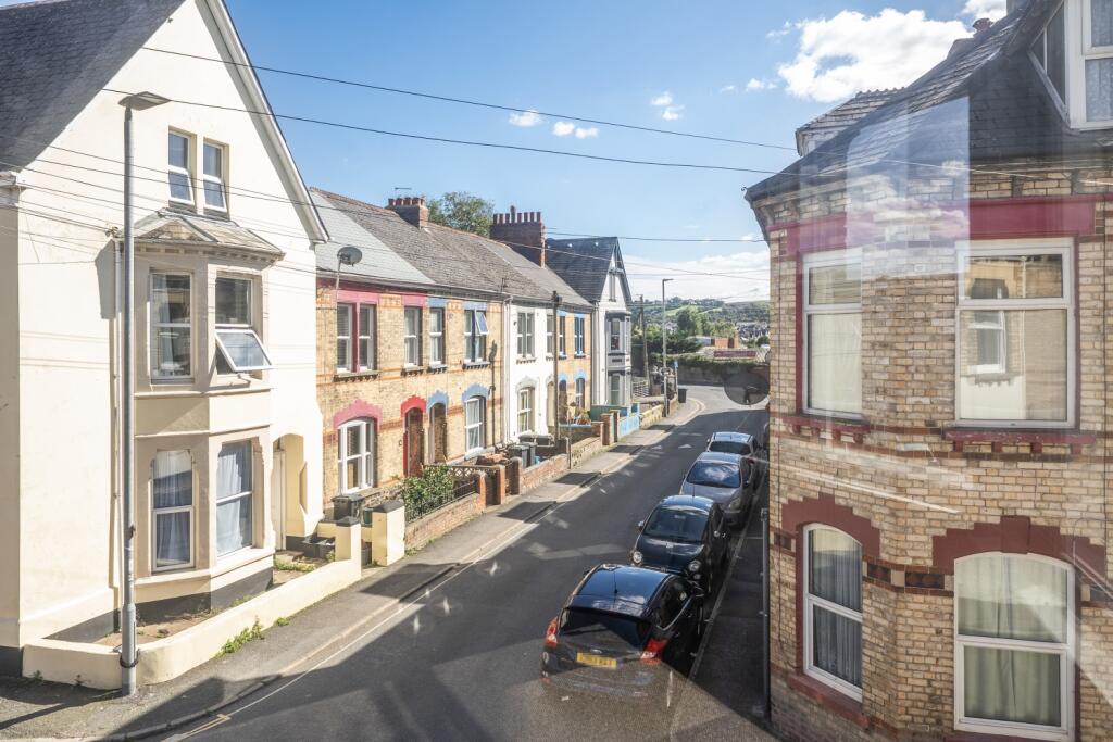 1356408-5-68d2a002ec752