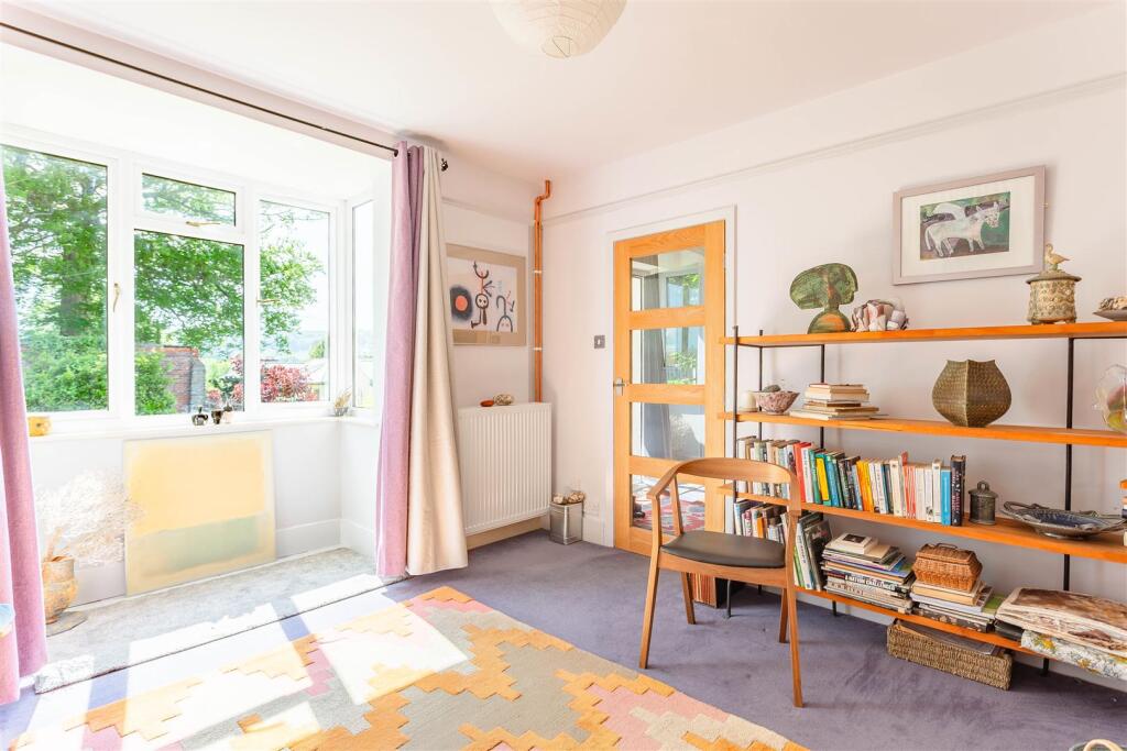Living Room-3.jpg