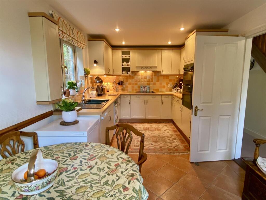 Kitchen Dining Room.JPG