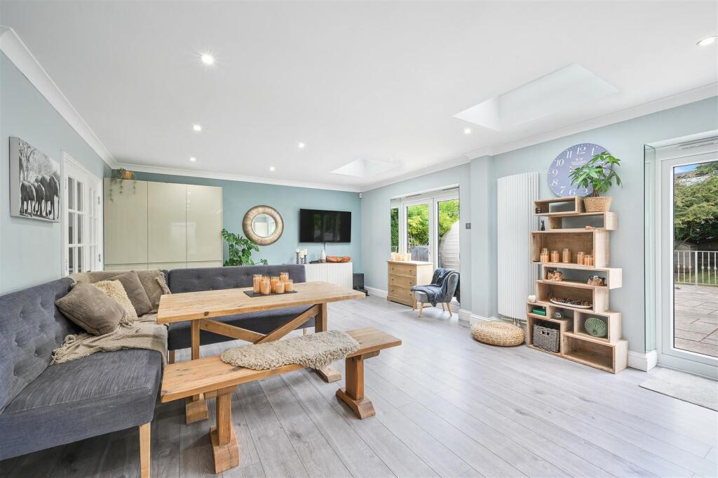 NORTH VIEW CRESCENT,  (3).jpg