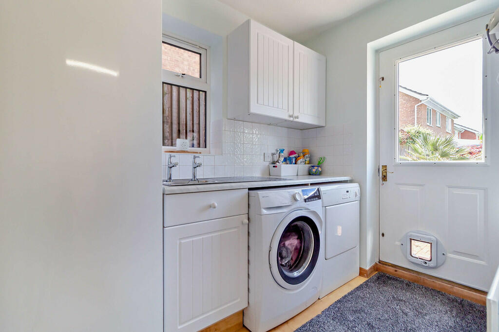 8605761-interior0...