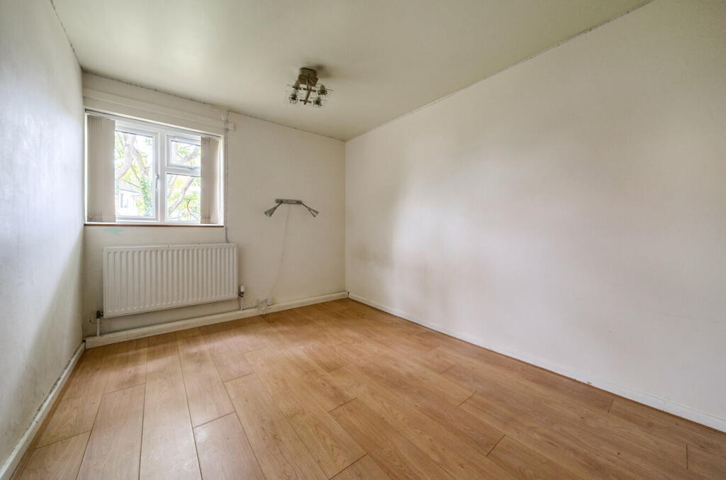 1304183-11-683ee0...