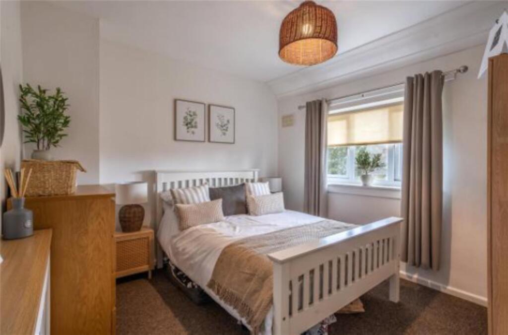 33 Pool Hall Crescent-03.jpg