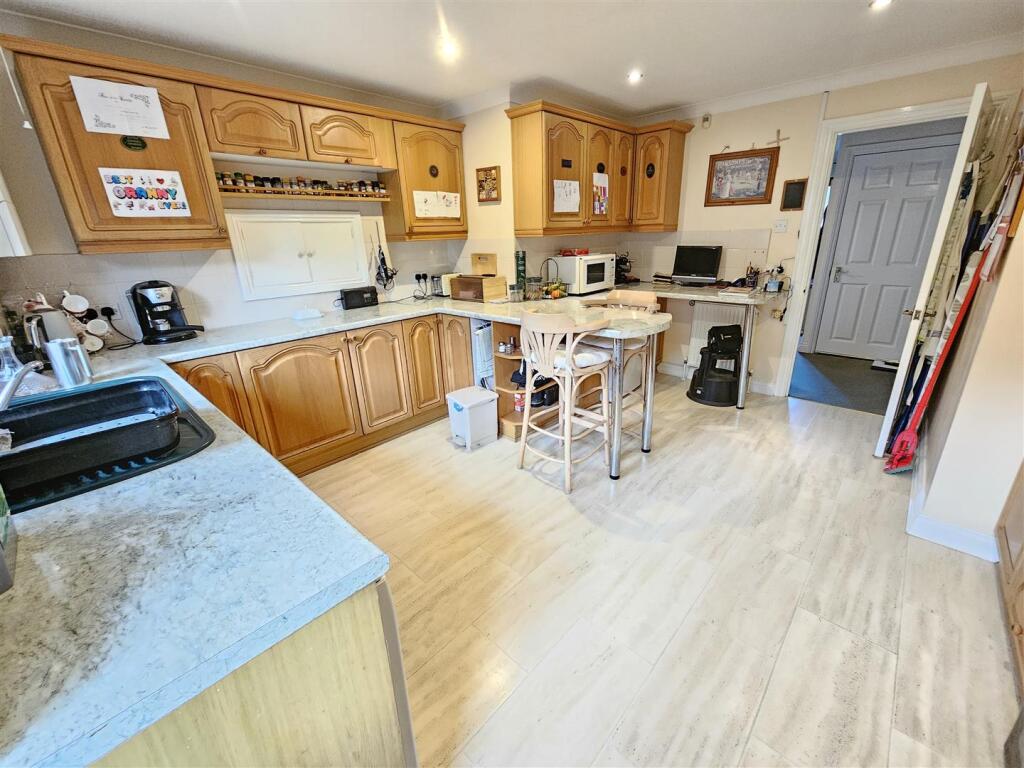 Kit Breakfast Room.jpg