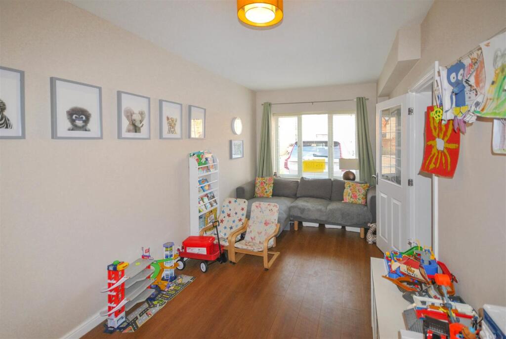 PLAYROOM/STUDY
