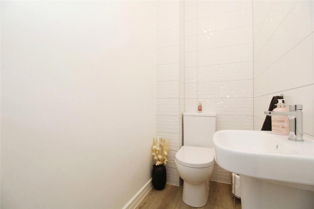 Cloakroom/Wc