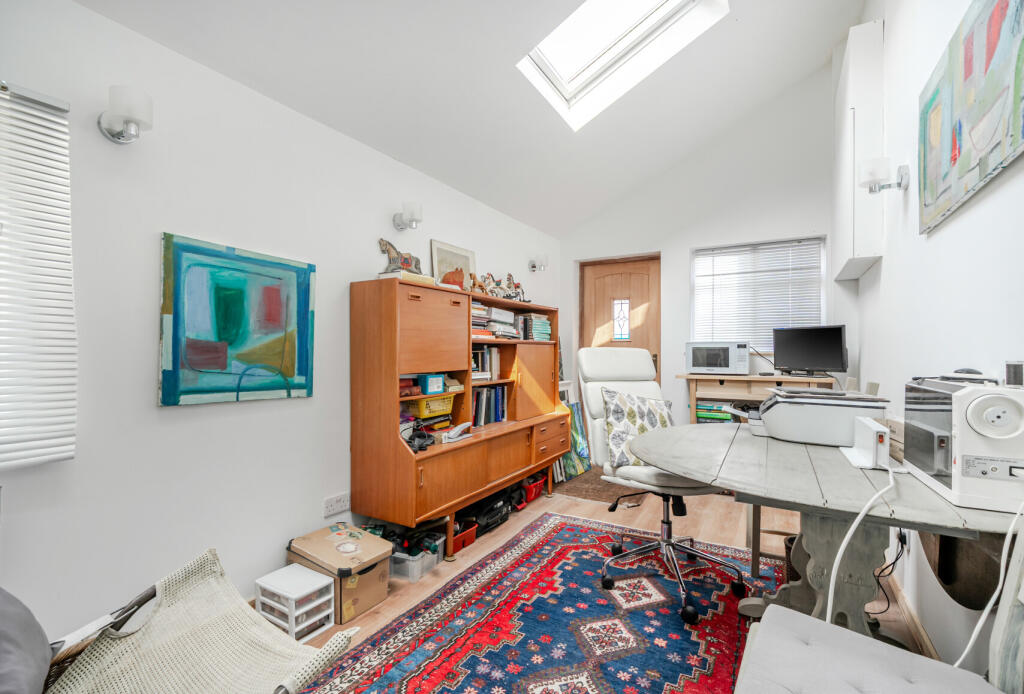 1341823-7-68a4475...