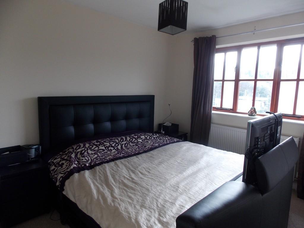 Main Road, Longfield