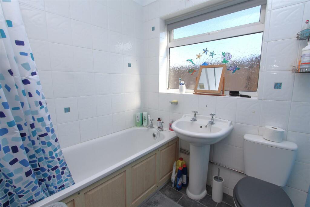 Bathroom.JPG
