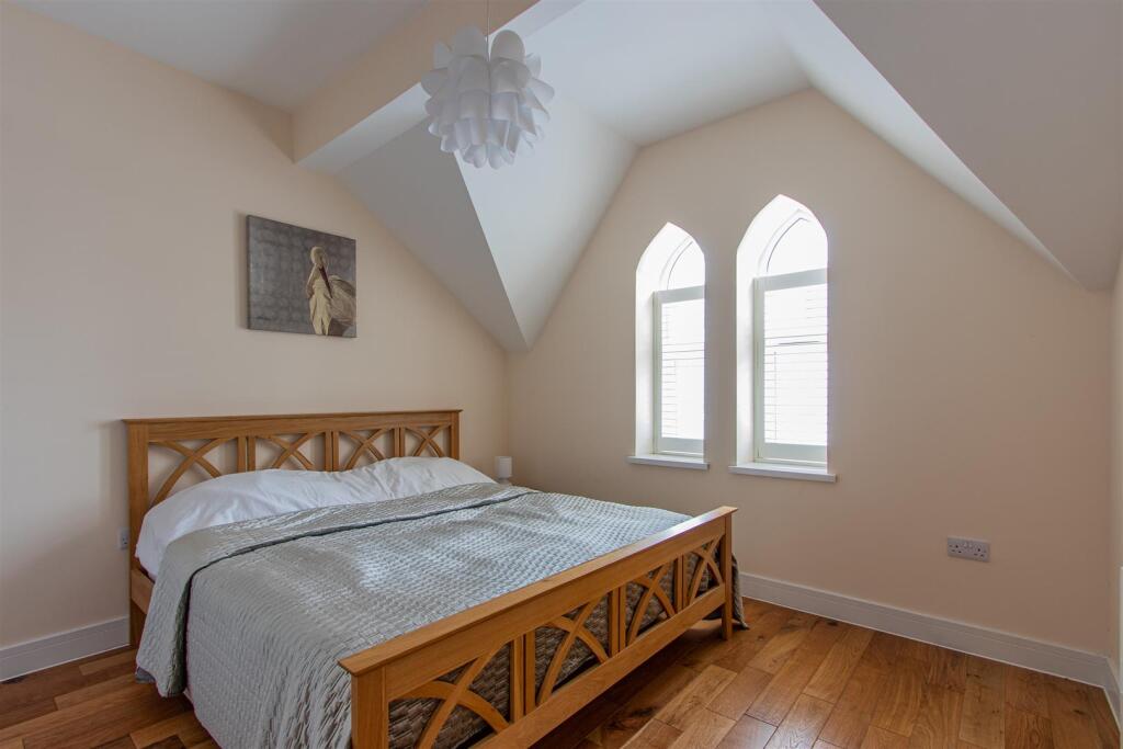 Howard Gardens 1-3, 4-5.jpg