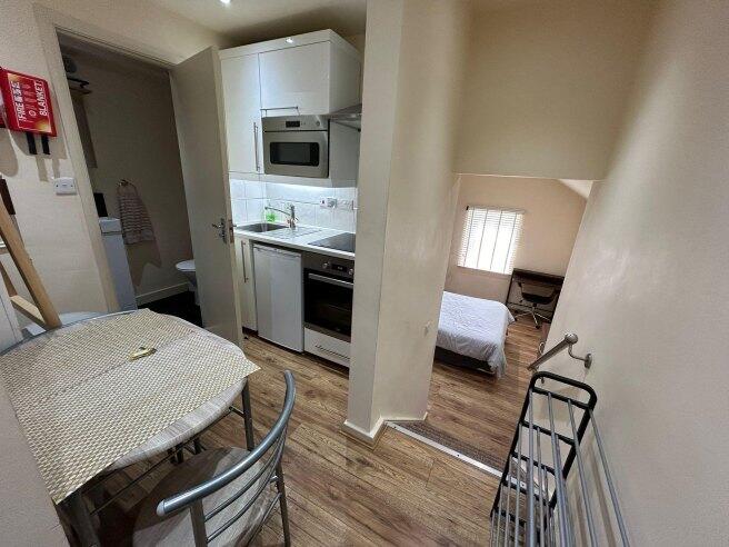 brondesbury-park-nw6-7ay-981223