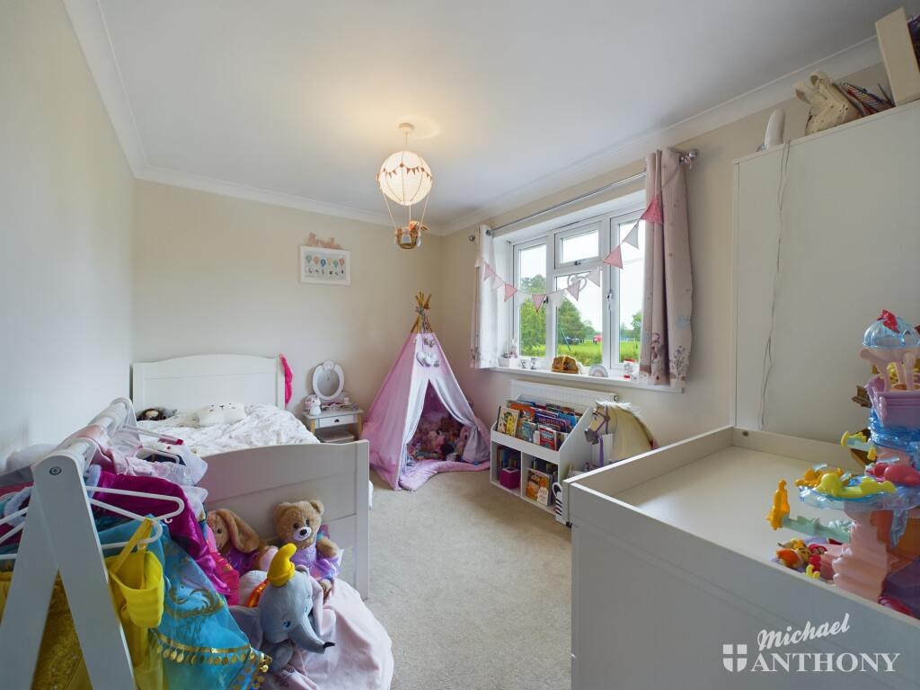 CAM02773G0-PR0137-STILL006