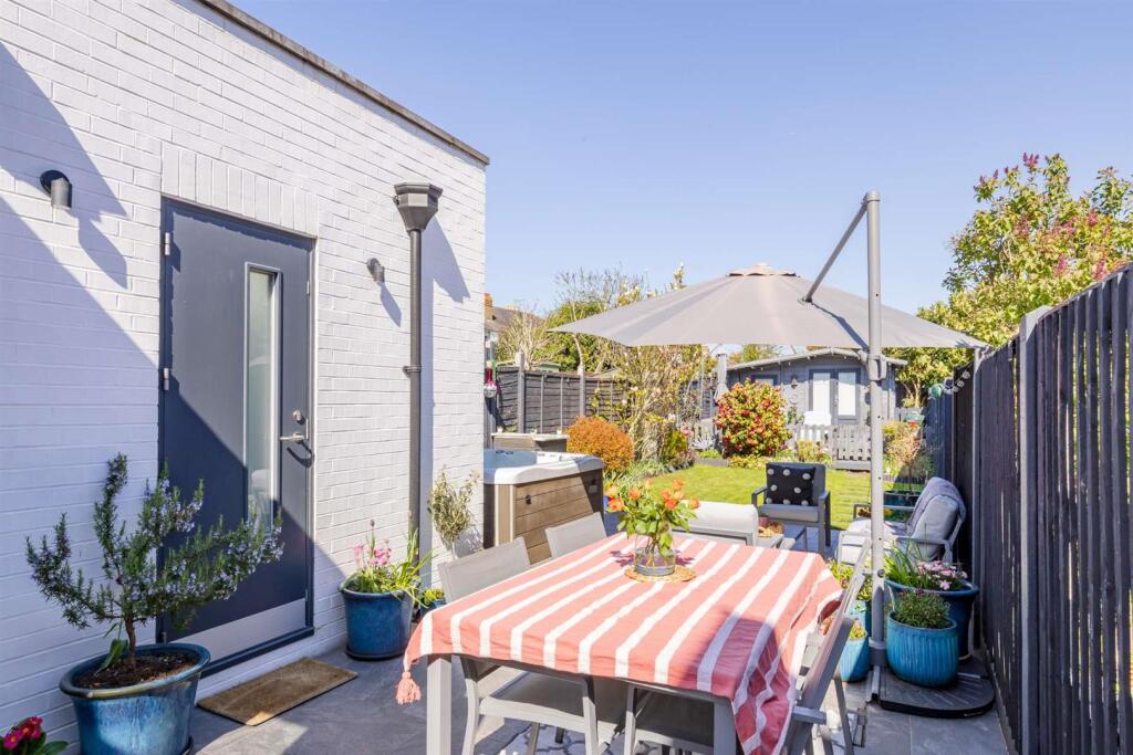 106_Worplesdon_Road-20-1920.jpg