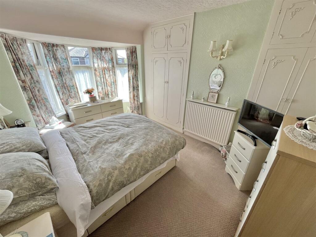 Bedroom 1.jpg