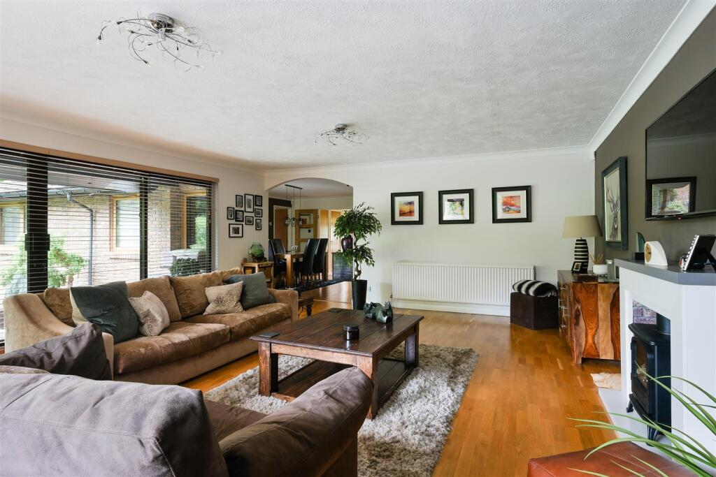 SILVER CLOSE, 4- (7).jpg