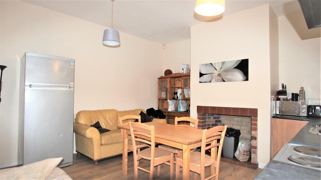 lounge 3 bed heaton