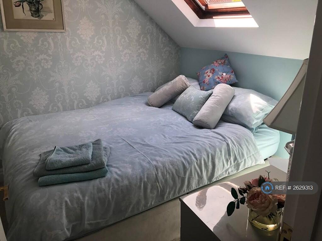 Apt Mid Bedroom