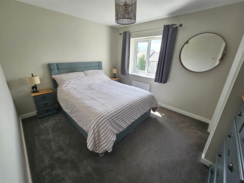 Bedroom 1.jpg