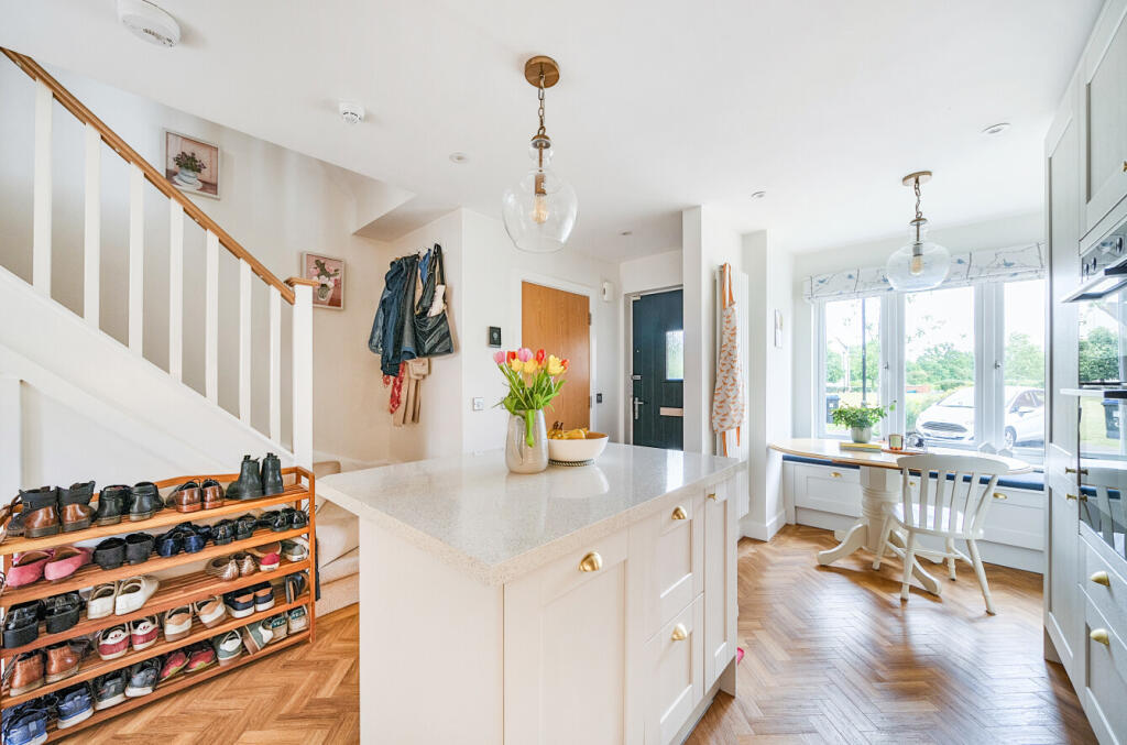 1302381-15-683867...