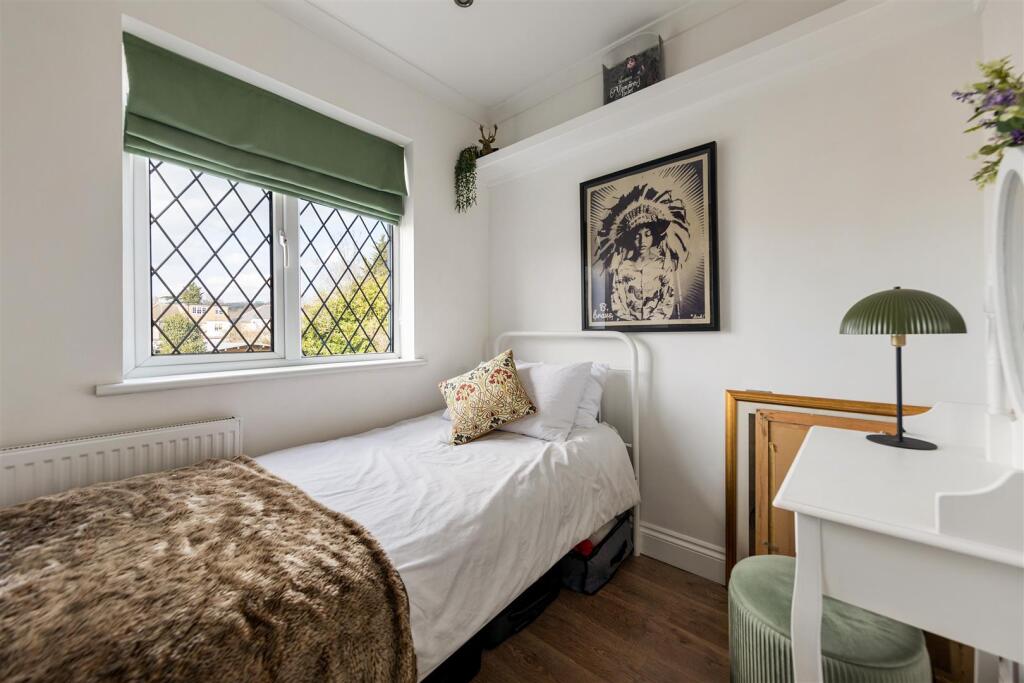 Amesbury Drive E4