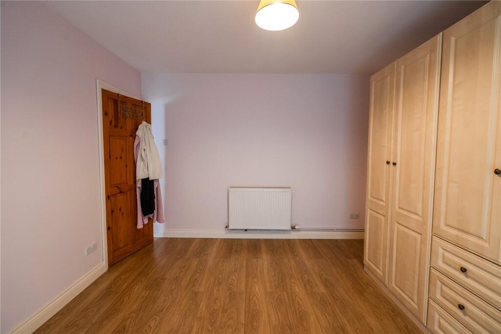 Bedroom 1 (2)