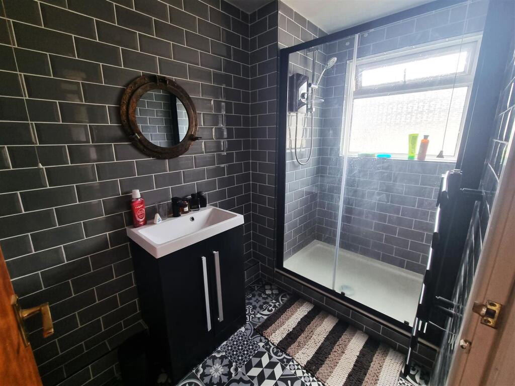 shower Room.jpg