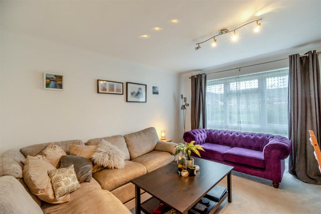 8587886-interior02.jpg