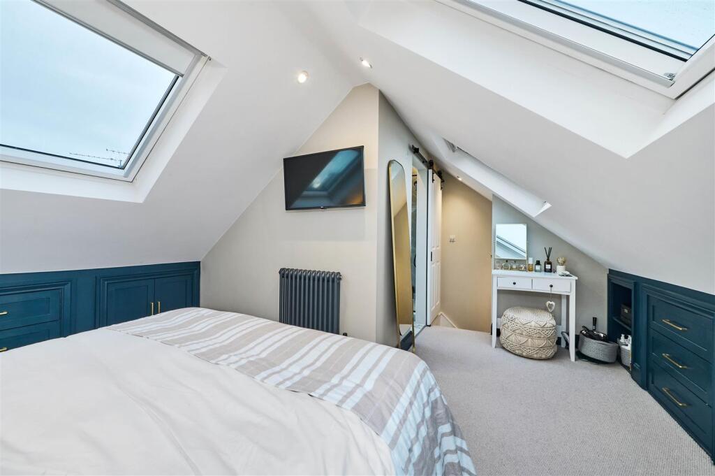 James_Anderson_-_Lower_Richmond_Road_London__SW14_