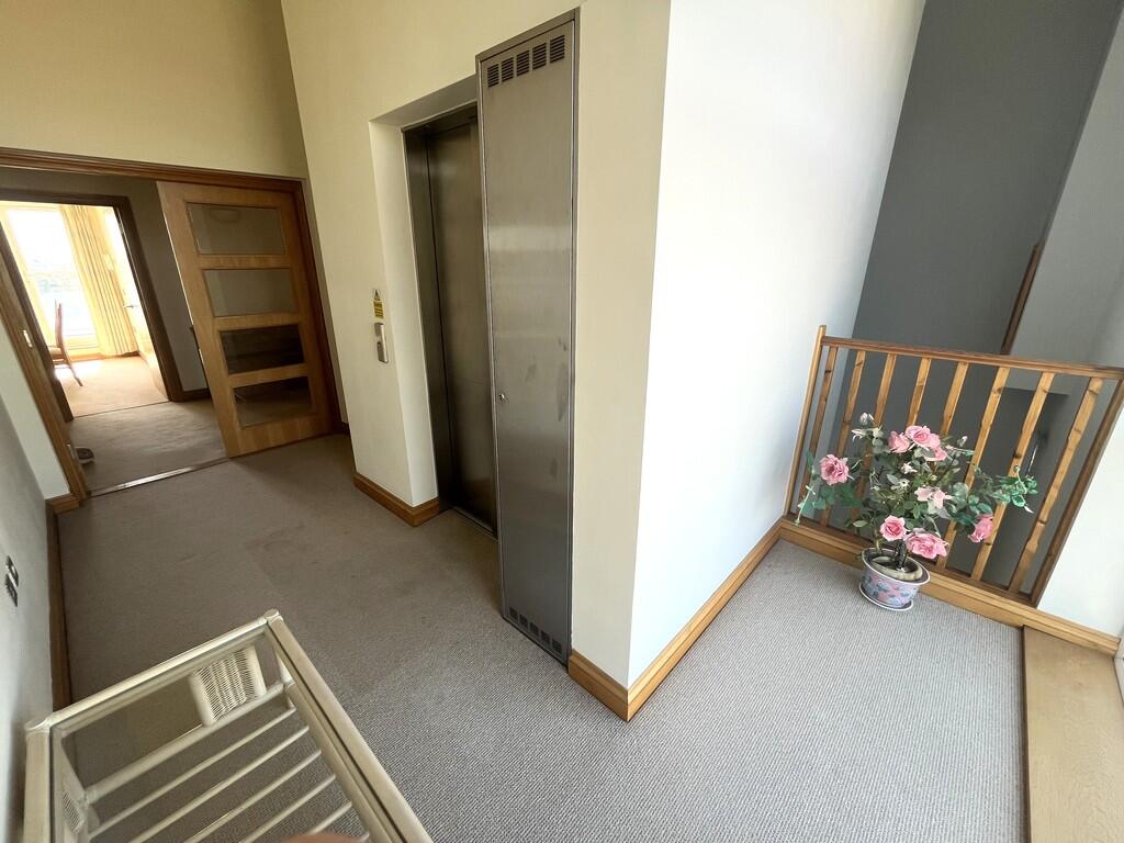 Personal lobby an...