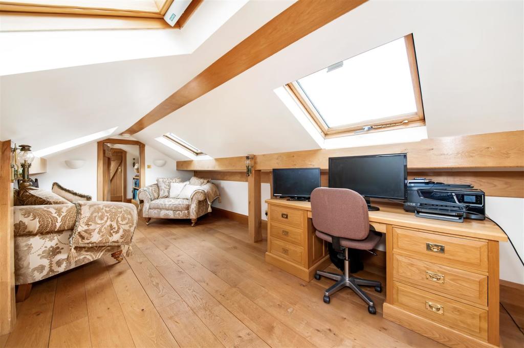 BEDROOM FIVE/OFFICE