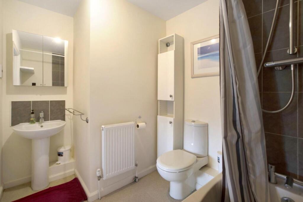En-Suite Bathroom v2 (Large).jpg