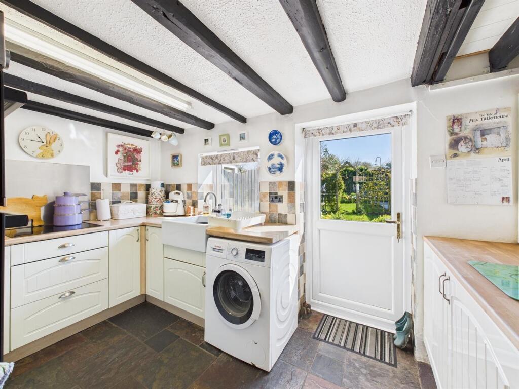 Kitchen: