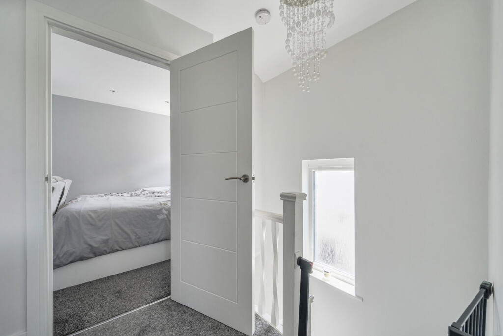 1306272-16-6852c8...