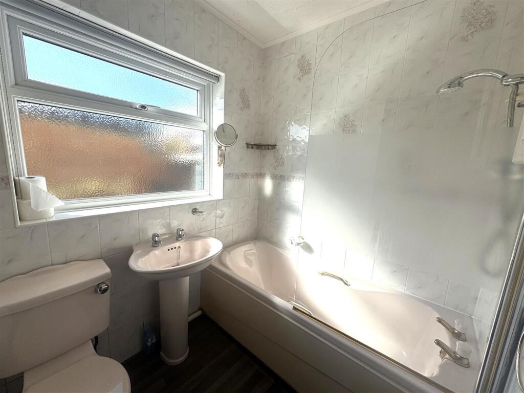 bathroom (2).JPG