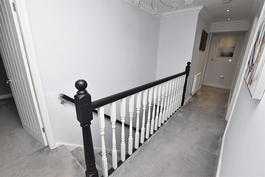 FIRST FLOOR LANDING