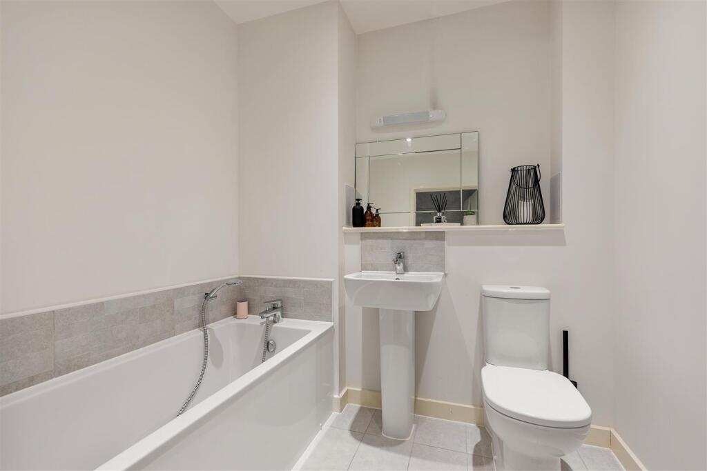 Merriam Close, E4