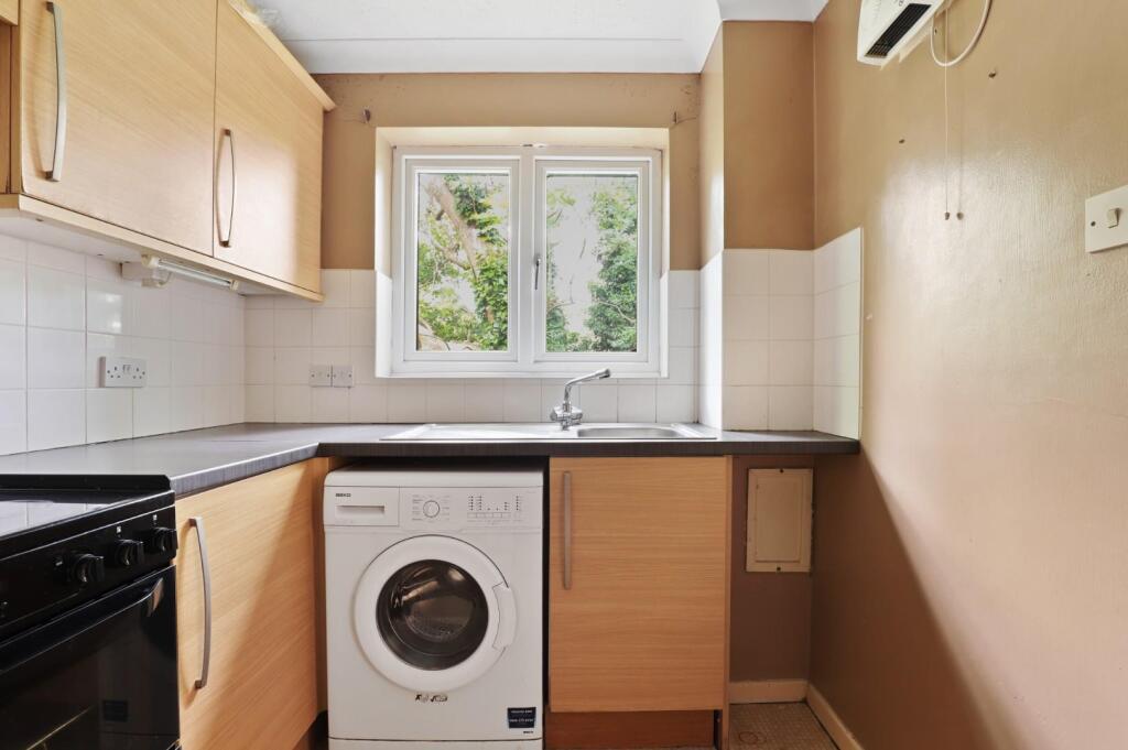 07-9ce1JHPropWpen - 31 Readman Court - 21 (1).JPG