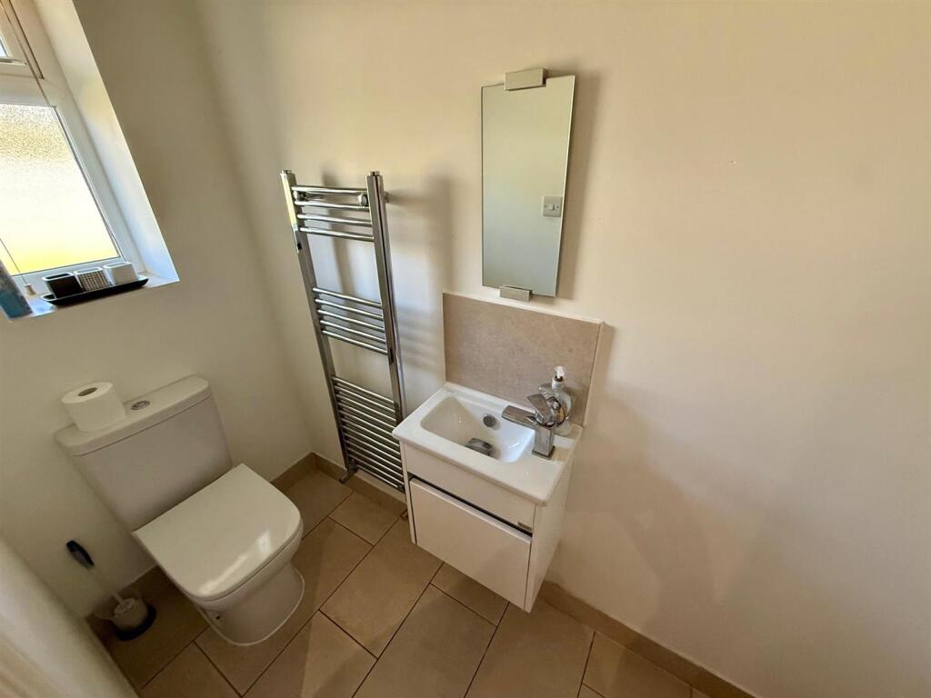 BR102 WC.jpg