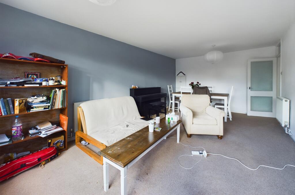 CAM02545G0-PR0337-STILL008