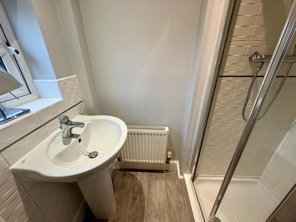 12 Lavender En Suite.jpg