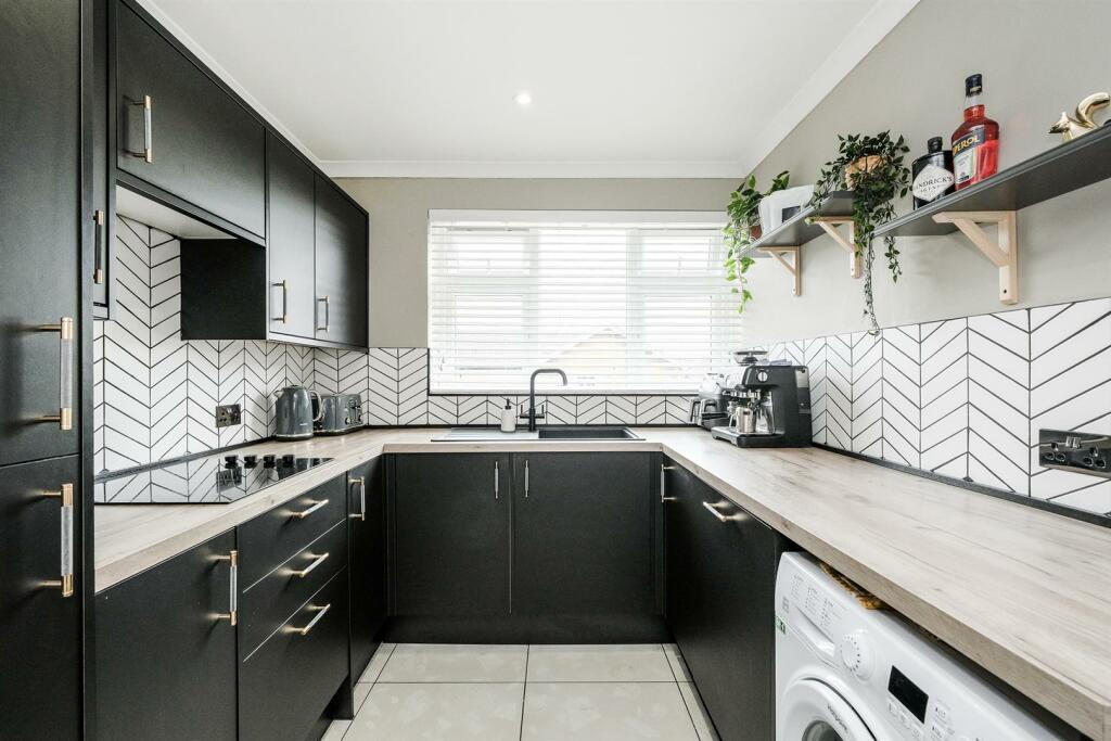 50 Ladycroft Way-6_web.jpg