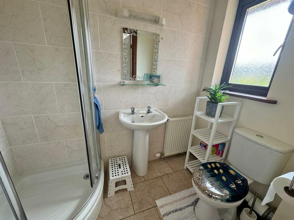 ENSUITE SHOWER ROOM