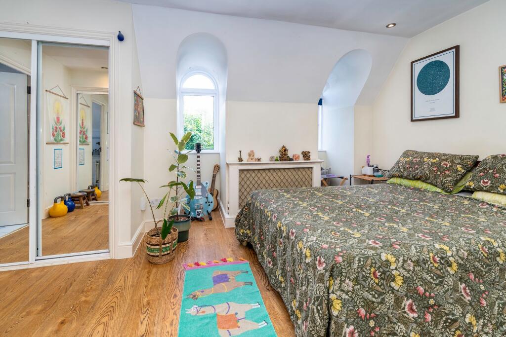 Bedroom For Sale 3 Bedroom Flat Conservatory Court Upper Nowood SE19 www.steele.london