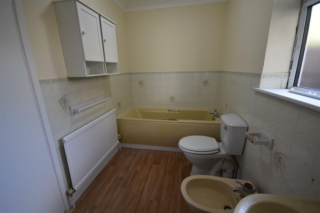 Bathroom.JPG